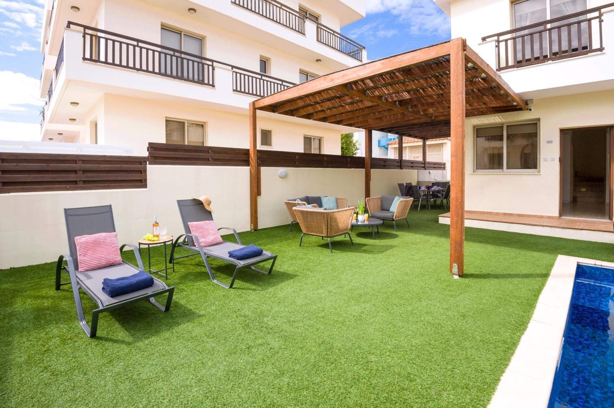 Villa Oasis Pernera Exteriör bild